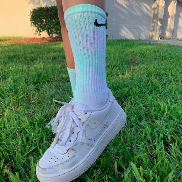NIKE MINT TIE DYE SOCKS 💚 - Picture 2 of 3
